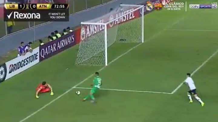 Error garrafal del portero y el delantero falla a puerta vacía en la Copa Libertadores Error garrafal del portero y el delantero falla a puerta vacía en la Copa Libertadores