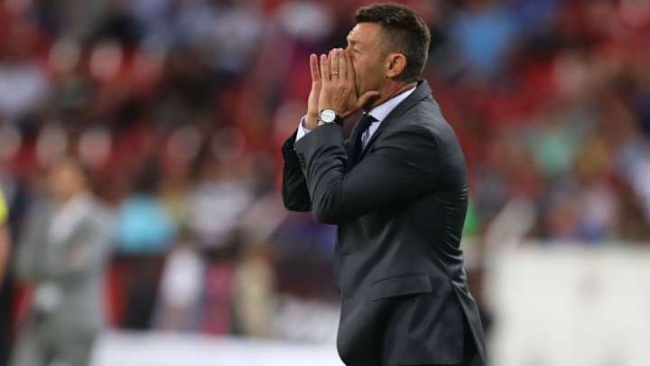 Pedro Caixinha lanza polémico comentario contra jugador de Xolos
