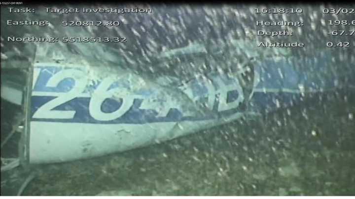 ÚLTIMA HORA | Encuentran un cuerpo entre los escombros del avión donde viajaba Emiliano Sala ÚLTIMA HORA | Encuentran un cuerpo entre los escombros del avión donde viajaba Emiliano Sala