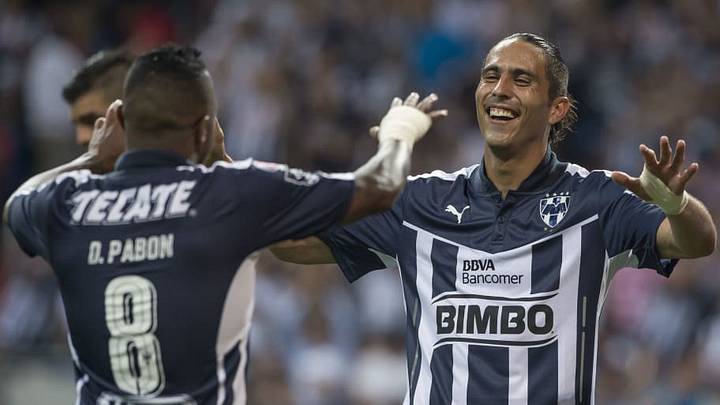 Aldo de Nigris le tira con todo a aficionada de Rayados
