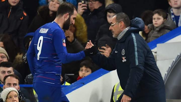 Maurizio Sarri Reveals Gonzalo Higuain Has Admitted to Struggling With 'Difficult' PL Adaptation Maurizio Sarri Reveals Gonzalo Higuain Has Admitted to Struggling With 'Difficult' PL Adaptation