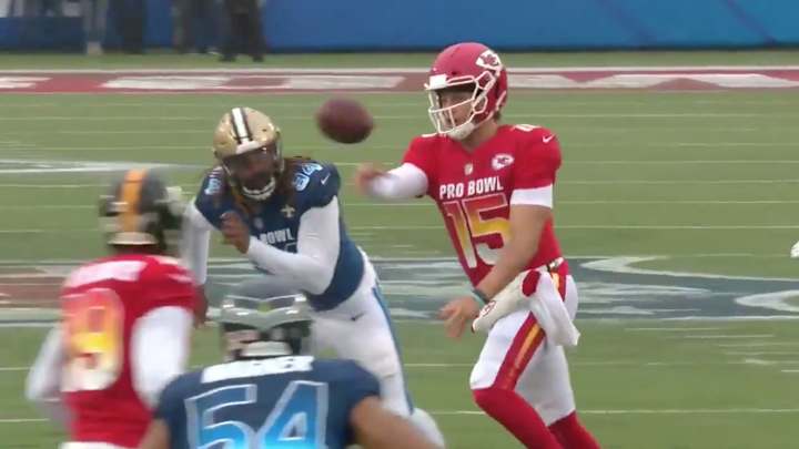 Watch: Chiefs' Patrick Mahomes Can't Stop Throwing No-Look Passes at Pro Bowl Watch: Chiefs' Patrick Mahomes Can't Stop Throwing No-Look Passes at Pro Bowl