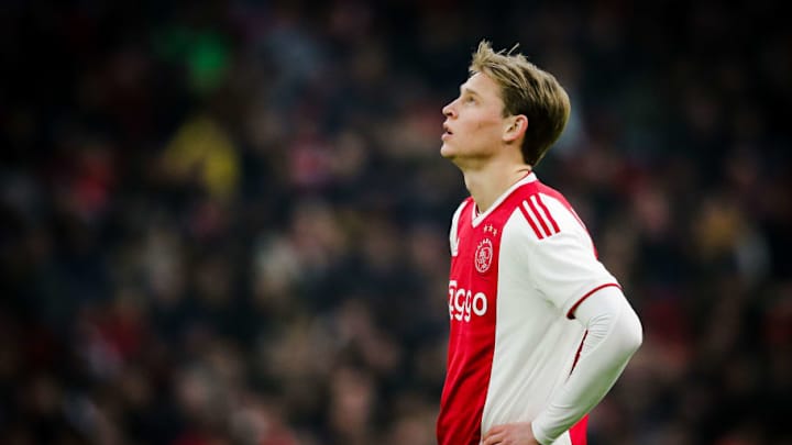 El hermano de De Jong se ríe por una foto que sitúa al futbolista en el PSG