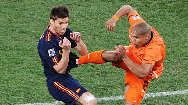 5 de los futbolistas más peligrosos de todos los tiempos