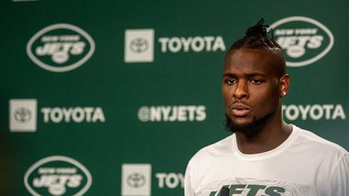 Le'Veon Bell Gives 'Loooong Overdue' Apology to Fantasy Owners Who Had Him Last Season