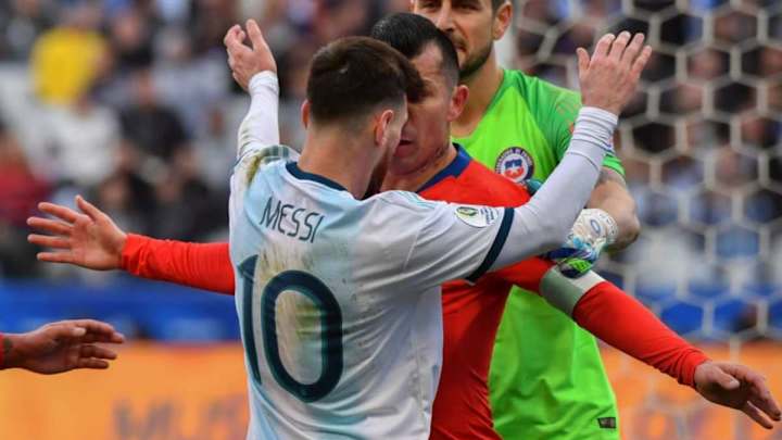 VÍDEO | La jugada en la que expulsaron a Messi y Medel