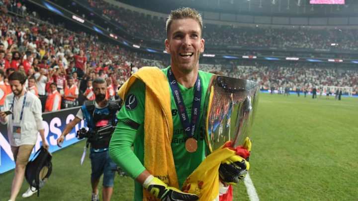 Un hincha lesionó al arquero del Liverpool en el festejo de la Supercopa de Europa