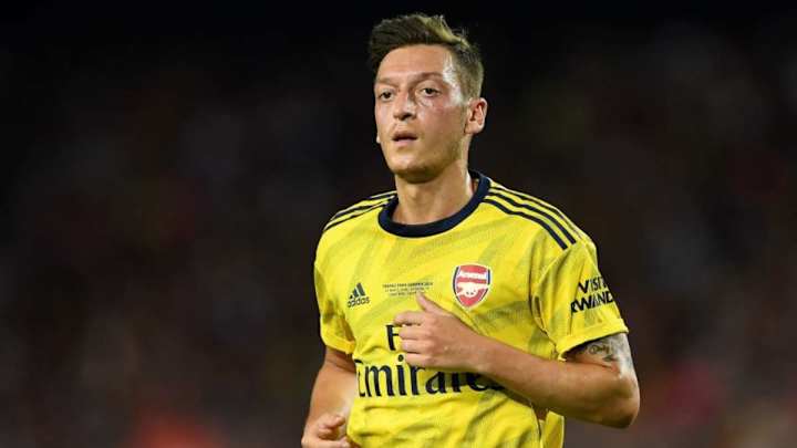 Unai Emery Provides Update on Mesut Ozil Ahead of Liverpool Clash