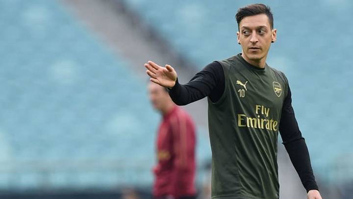 Mesut Ozil Edging Towards Arsenal Exit as Fenerbahçe Ramp Up Transfer Interest Mesut Ozil Edging Towards Arsenal Exit as Fenerbahçe Ramp Up Transfer Interest