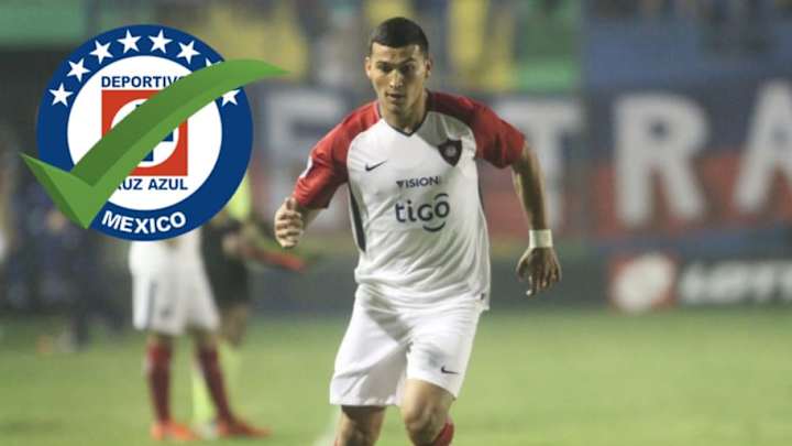Juan Escobar cerró su fichaje por Cruz Azul Juan Escobar cerró su fichaje por Cruz Azul