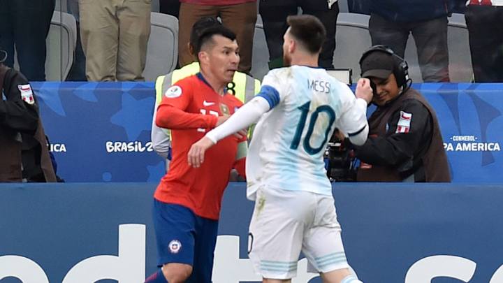 Watch: Messi, Medel Both Red Carded in Copa America Third-Place Altercation Watch: Messi, Medel Both Red Carded in Copa America Third-Place Altercation