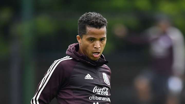 Giovani dos Santos es capturado en plena cita romántica con la modelo Andrea Toscano