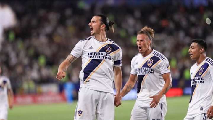 Los tres golazos de Ibrahimovic para sentenciar el derbi de Los Ángeles