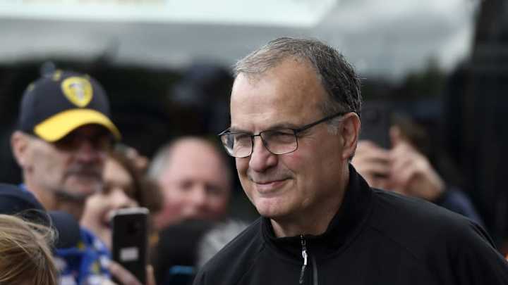 OFICIAL | Marcelo Bielsa seguirá al frente como técnico de Leeds United