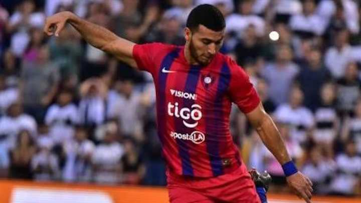 Juan Escobar llegaría el martes o miércoles a México para firmar su contrato con Cruz Azul