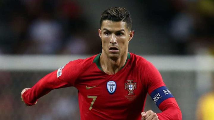 VÍDEO | El conmovedor gesto de Ronaldo frenando el bus de Portugal para abrazar a un niño