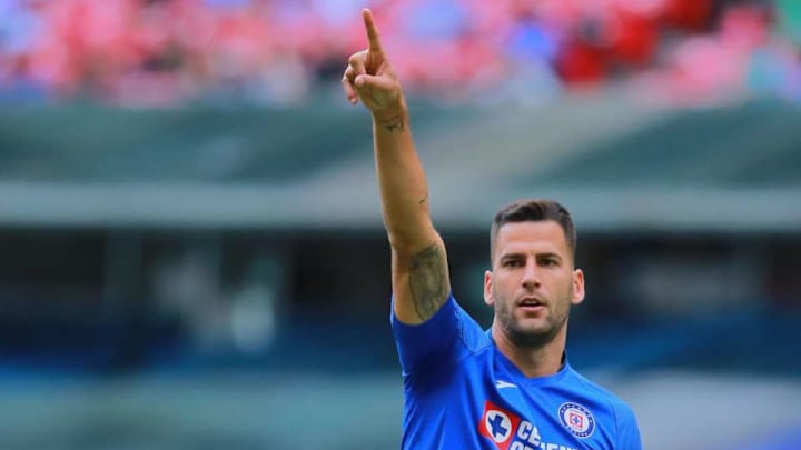 Édgar Méndez decidió quedarse en Cruz Azul para buscar el noveno título