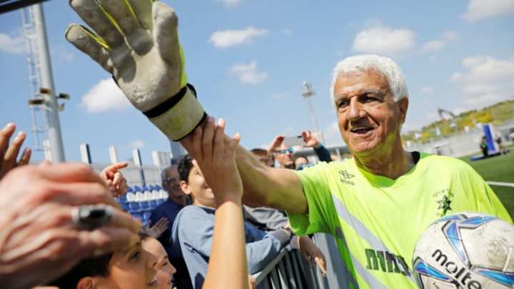 Itzhak Hayk, el portero israelí de 73 años que batió el récord Guinness