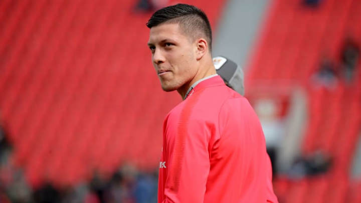 Luka Jovic y Karim Benzema son compatibles en la delantera del Real Madrid Luka Jovic y Karim Benzema son compatibles en la delantera del Real Madrid