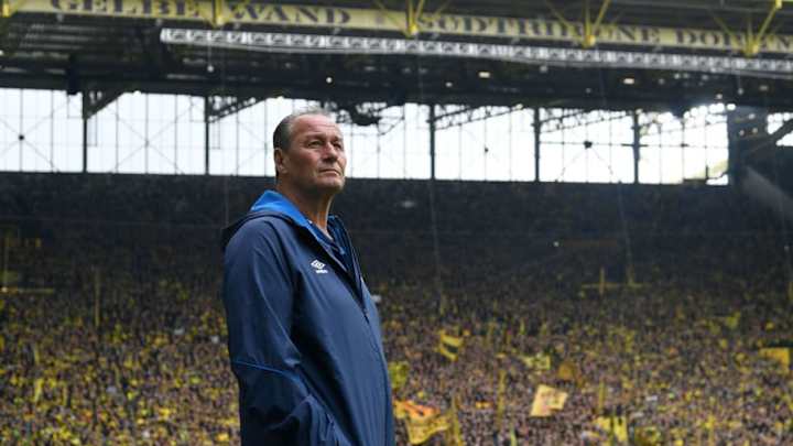 Huub Stevens Says Referee Made a 'Disgusting Decision' During Schalke's Revierderby Win Huub Stevens Says Referee Made a 'Disgusting Decision' During Schalke's Revierderby Win