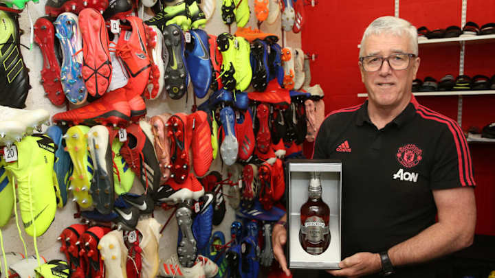 Chivas Launch Manchester United '1999 Victory Edition' Whiskey With Gifts to Treble-Winning Staff Chivas Launch Manchester United '1999 Victory Edition' Whiskey With Gifts to Treble-Winning Staff