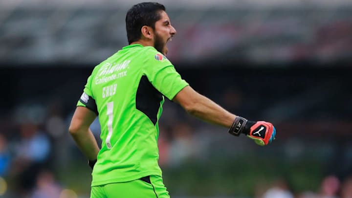 'Chuy' Corona presenta una lesión en la rodilla