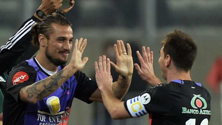 Daniel Osvaldo quiso recordar un caño que le tiró a Messi pero el archivo lo delató