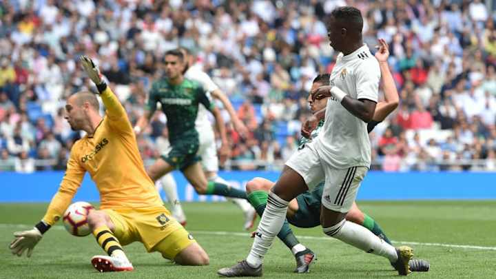 El Betis quiere a un portero mexicano para reemplazar a Pau López