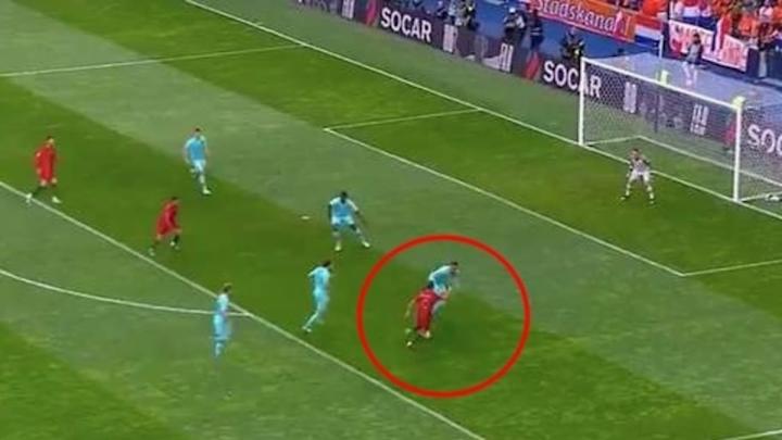 ¿LO DRIBLÓ? | La jugada de Bernardo Silva sobre Van Dijk que le está dando la vuelta al mundo