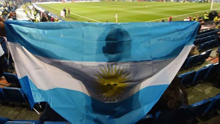 Un jugador festejó un gol homenajeando a los caídos en la Guerra de Malvinas pero lo expulsaron
