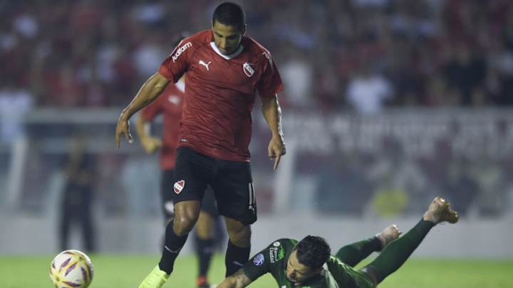Las tres increíbles salvadas de Gabriel Arias que sigue festejando todo Racing