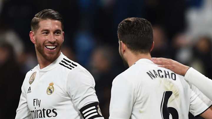 Sergio Ramos hace de reportero para vacilar a Nacho y Carvajal tras el entrenamiento