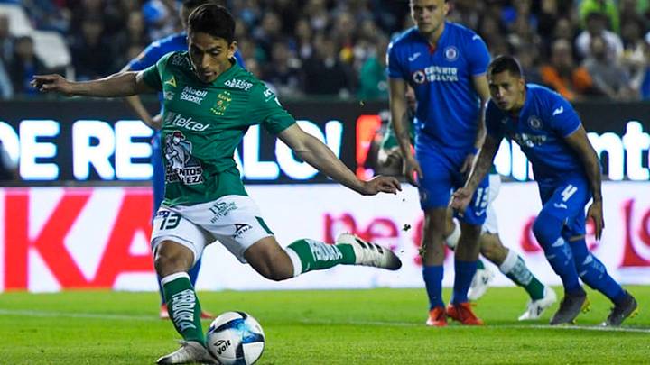 Ángel Mena asegura que no se sentía valorado en Cruz Azul