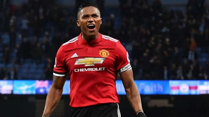 Antonio Valencia Drops Hint About Next Club on Twitter as Man Utd Exit Nears