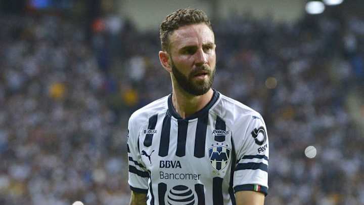 Miguel Layún apoya a 'Chicharito' por responderle a los ‘haters’ Miguel Layún apoya a 'Chicharito' por responderle a los ‘haters’