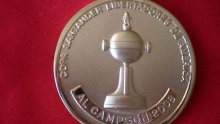 Los hinchas de LDU pueden ganarse la medalla de la Libertadores 2008