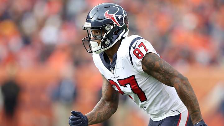 Demaryius Thomas Transported to Hospital With 'Minor Injuries' After Single-Car Crash Demaryius Thomas Transported to Hospital With 'Minor Injuries' After Single-Car Crash