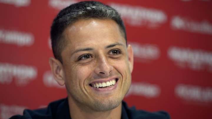 Chicharito Hernández declara que no le molesta competir con Raúl Jiménez