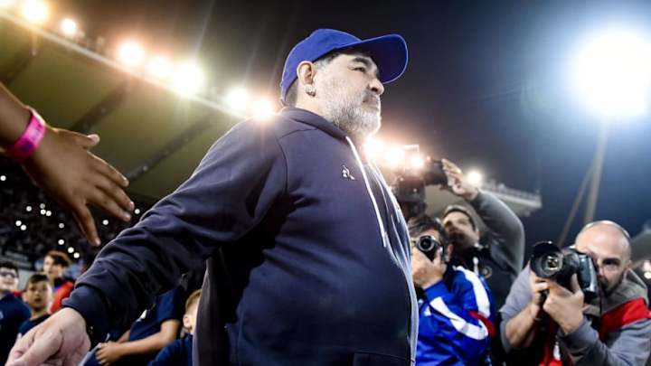 Caruso Lombardi defendió a Maradona y criticó a los que lo usan: "Lo están haciendo pelota" Caruso Lombardi defendió a Maradona y criticó a los que lo usan: "Lo están haciendo pelota"