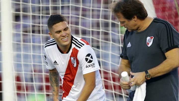 El solidario mensaje de Gustavo Alfaro para Juanfer Quintero tras su lesión: "Es un crack"