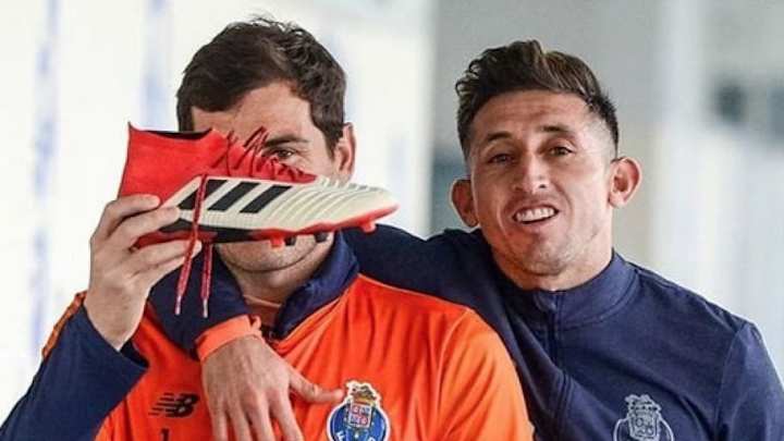 Iker Casillas compara a Héctor Herrera con Juan Roman Riquelme
