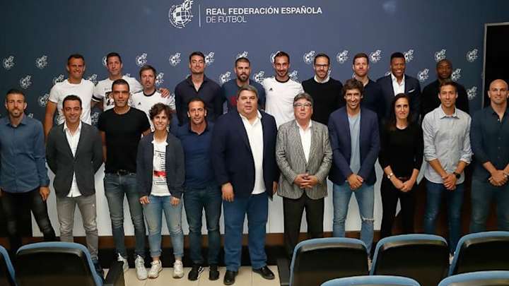 La promoción de Raúl, Xavi y Xabi Alonso se gradúa y ya pueden entrenar