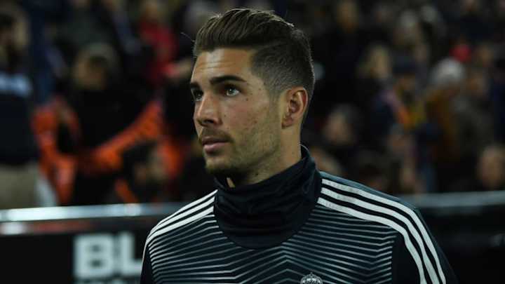 Luca Zidane sorprende con su habilidad dando toques con una pelota de tenis