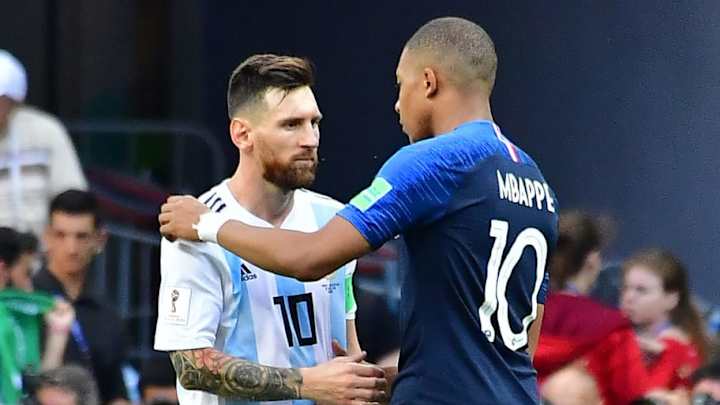 Mbappé sale ganando en la comparativa con Messi a los 20 años