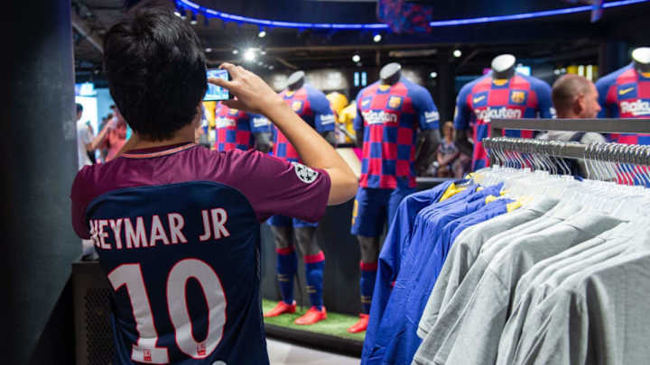 El PSG retira la camiseta de Neymar de la tienda oficial