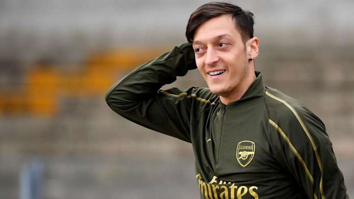 Cesc Fabregas Insists Mesut Ozil Doesn't Have What it Takes to Be a Leader at Arsenal Cesc Fabregas Insists Mesut Ozil Doesn't Have What it Takes to Be a Leader at Arsenal