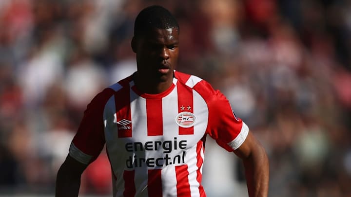 Man Utd Ready £25m Bid for PSV Star Denzel Dumfries as Aaron Wan-Bissaka Move Stalls Man Utd Ready £25m Bid for PSV Star Denzel Dumfries as Aaron Wan-Bissaka Move Stalls