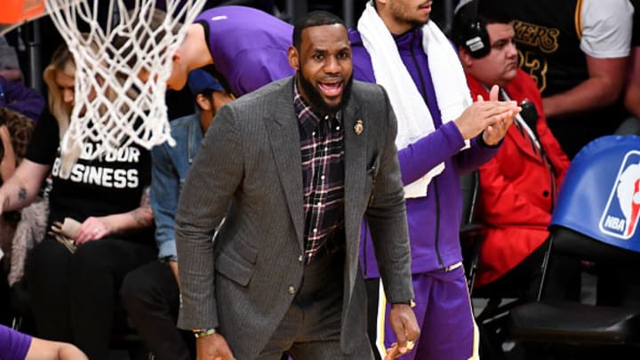 LeBron James Cleared to Return to Lakers' Practice Next Week