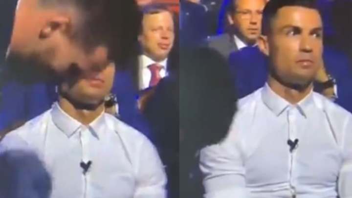 VÍDEO | La reacción de Cristiano Ronaldo cuando le entregan el premio de mejor delantero a Messi