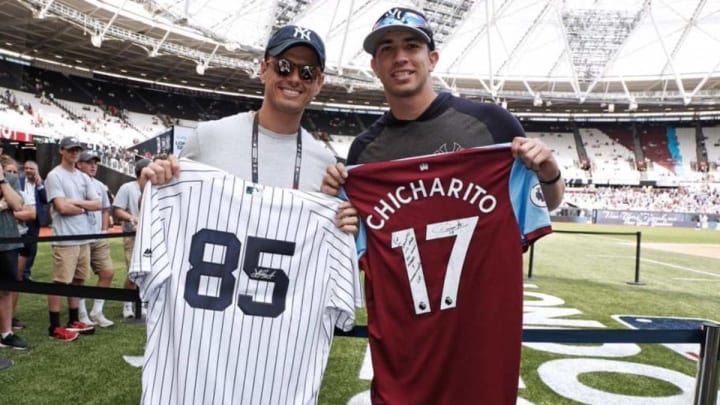 Chicharito es invitado de lujo en el juego de la MLB celebrado en Londres